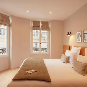 Tinah Paris, Champs Elysees Otel