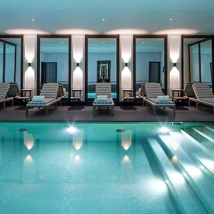 J.k. Place ***** Paris